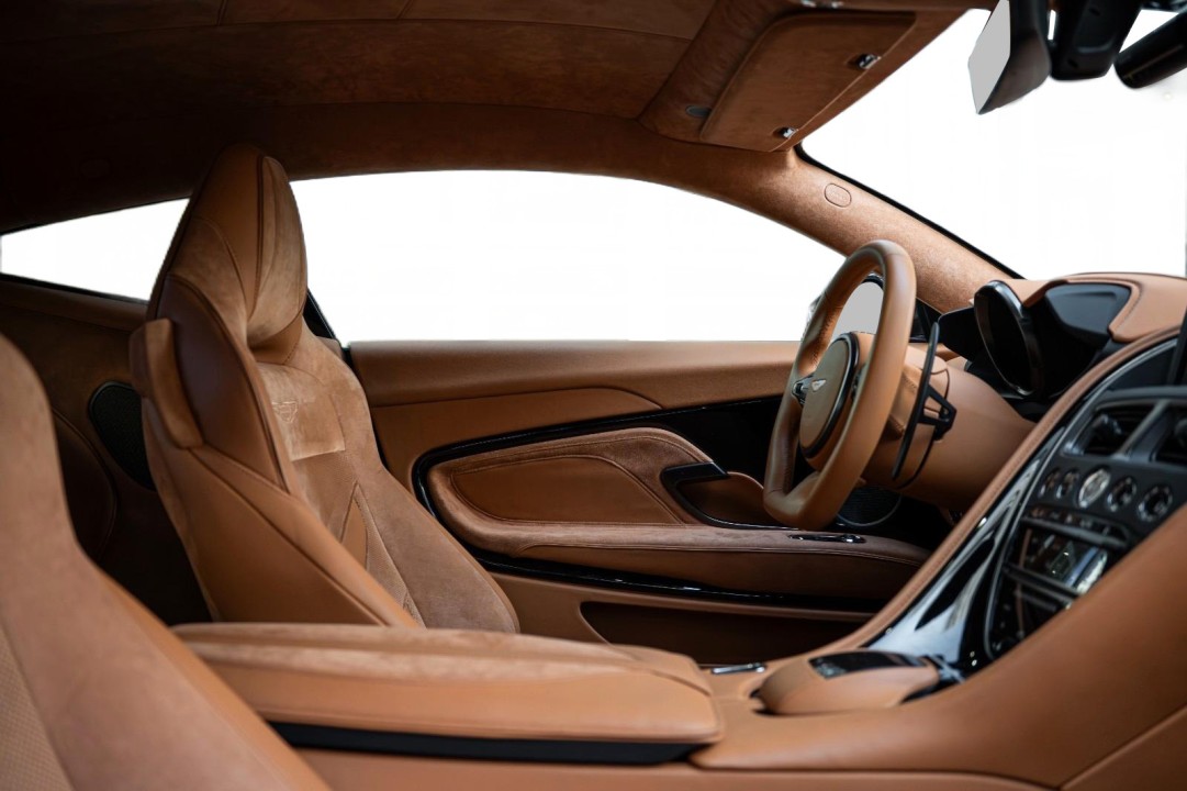 Aston Martin DBS - foto 18