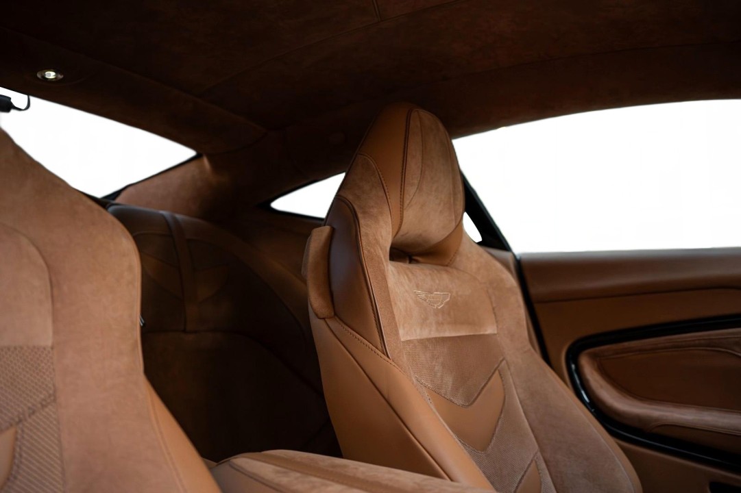 Aston Martin DBS - foto 22