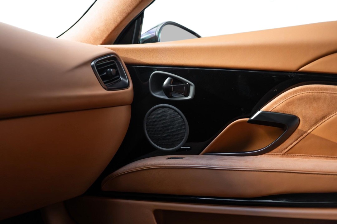 Aston Martin DBS - foto 30