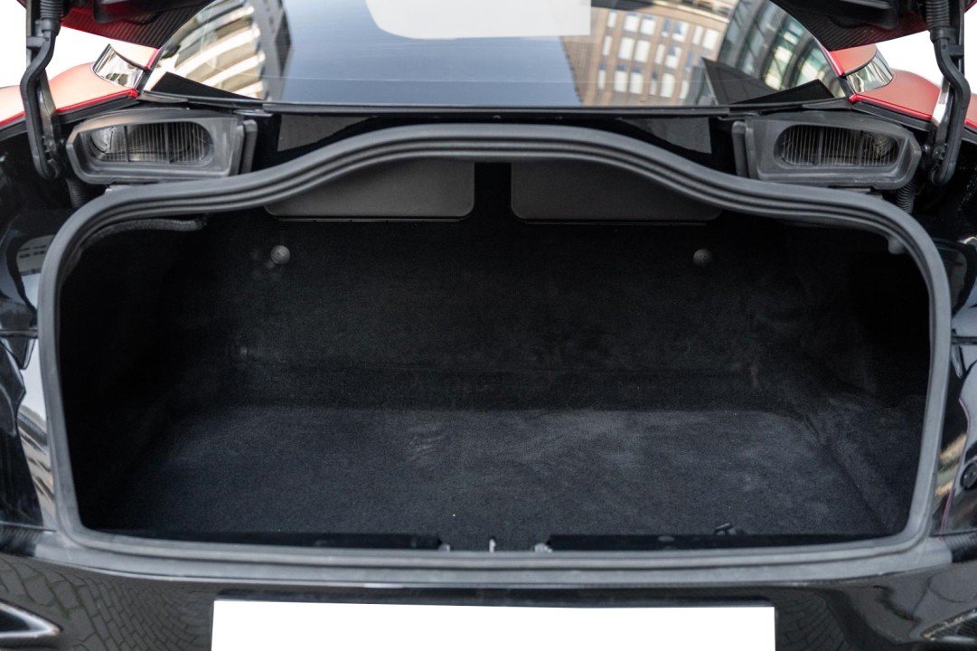 Aston Martin DBS - foto 36