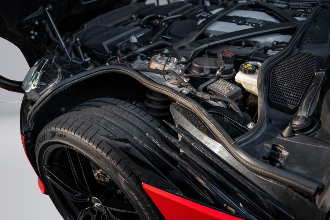 Aston Martin DBS - foto 34