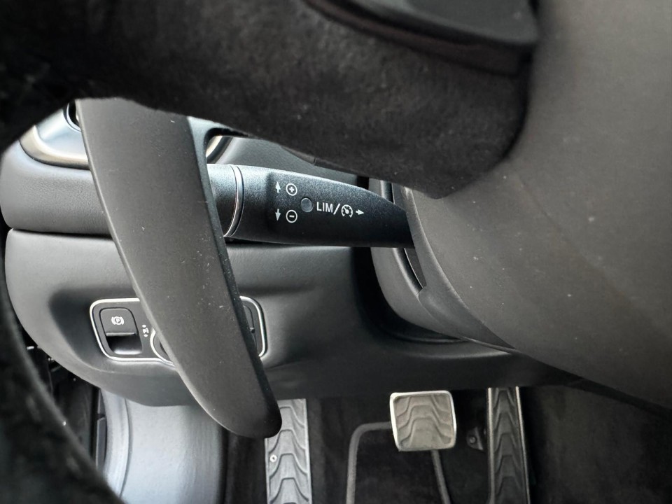 Aston Martin DBS - foto 11