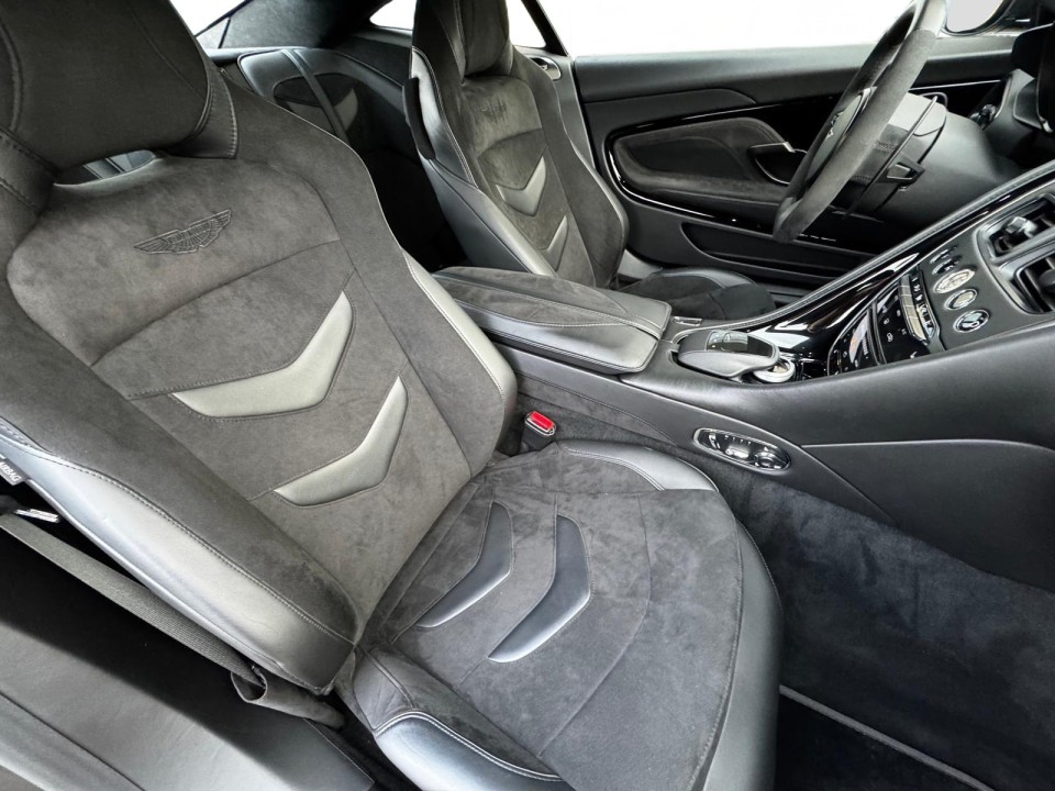 Aston Martin DBS - foto 7