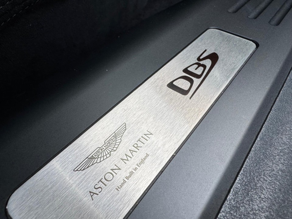 Aston Martin DBS - foto 14