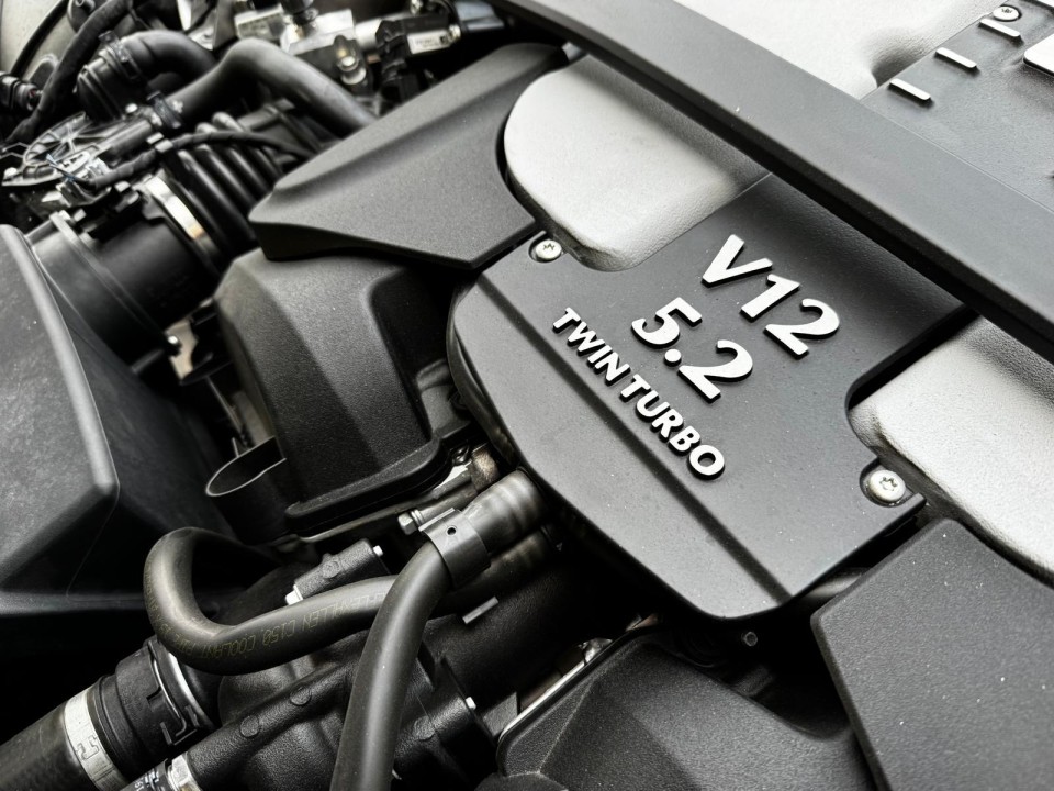 Aston Martin DBS - foto 18