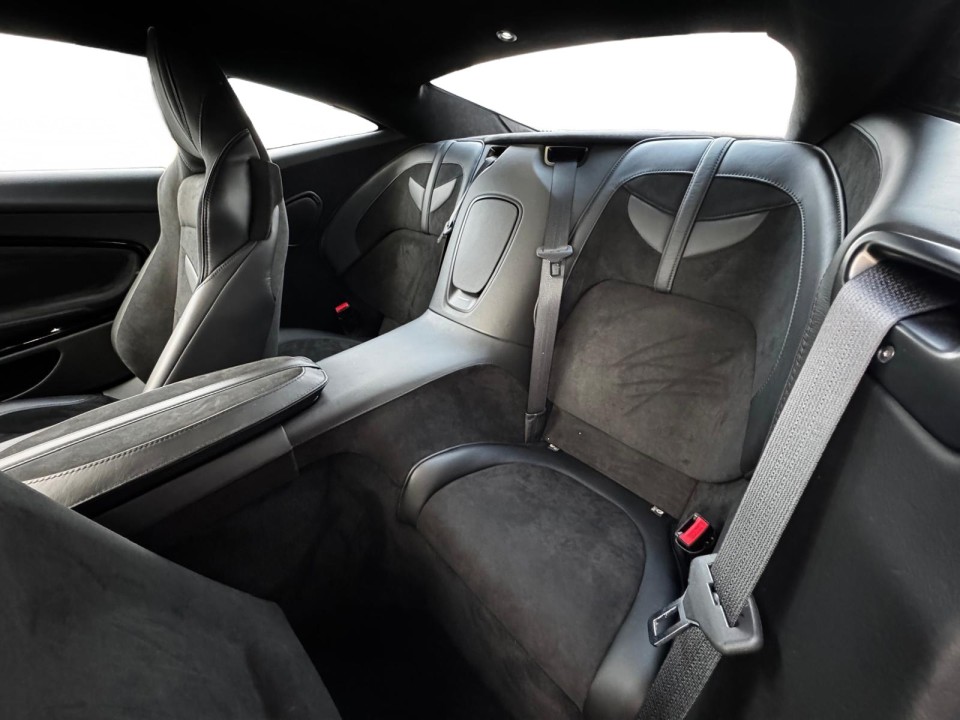 Aston Martin DBS - foto 8