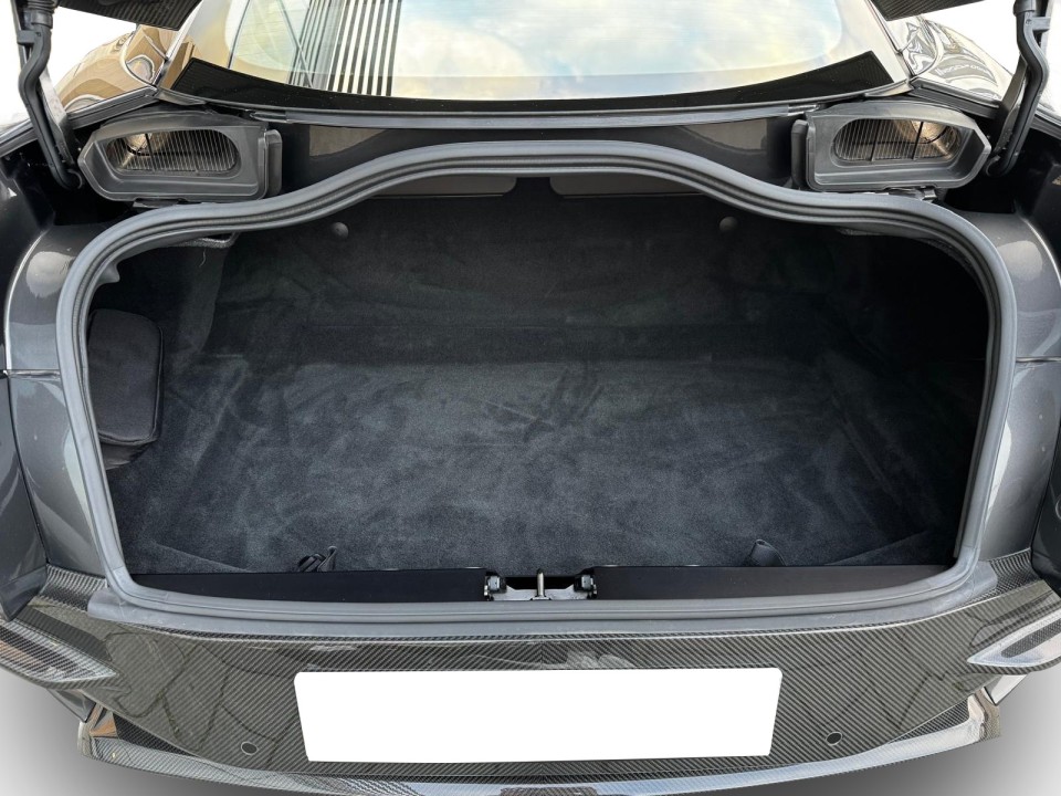 Aston Martin DBS - foto 17