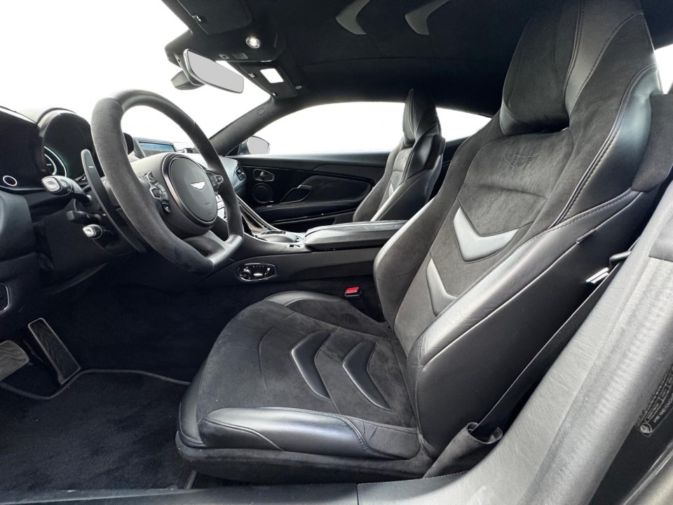 Aston Martin DBS - foto 6