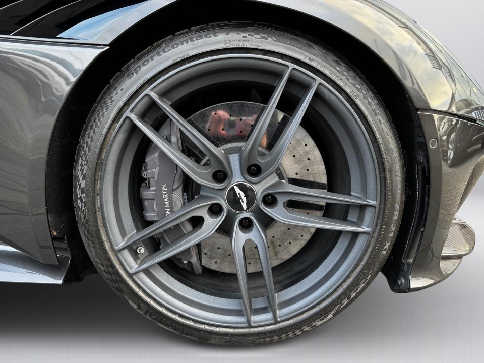 Aston Martin DBS - foto 20