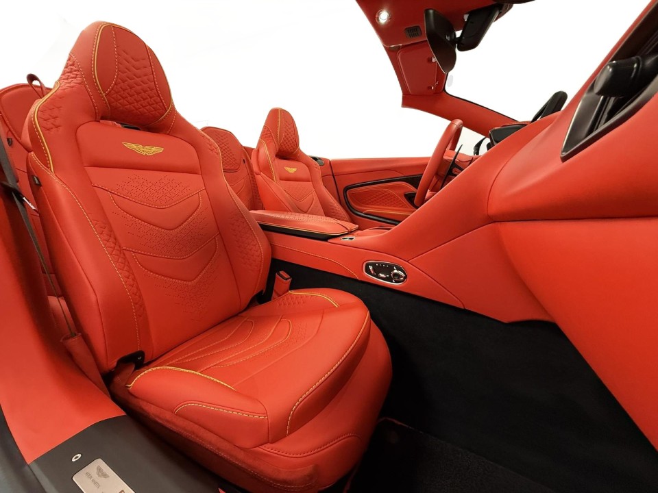 Aston Martin DBS Volante - foto 21