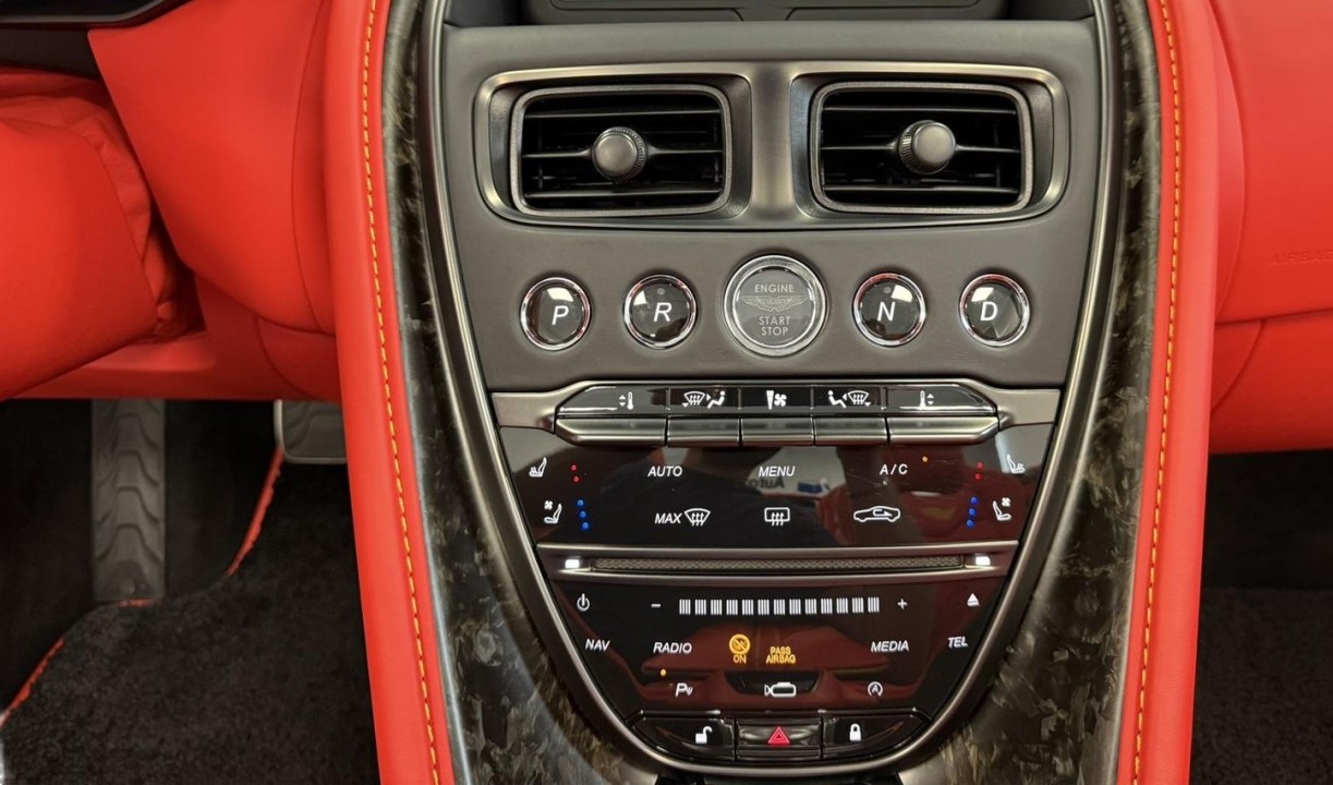 Aston Martin DBS Volante - foto 31