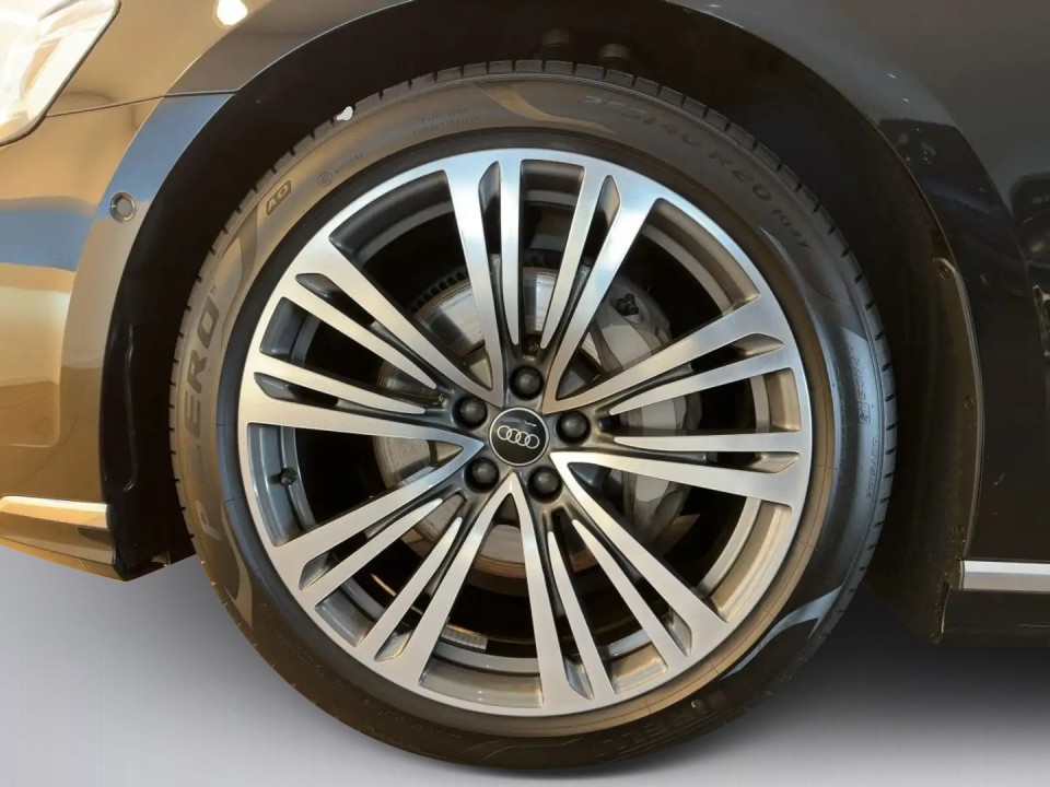 Audi A8 50 TDI Quattro - foto 13