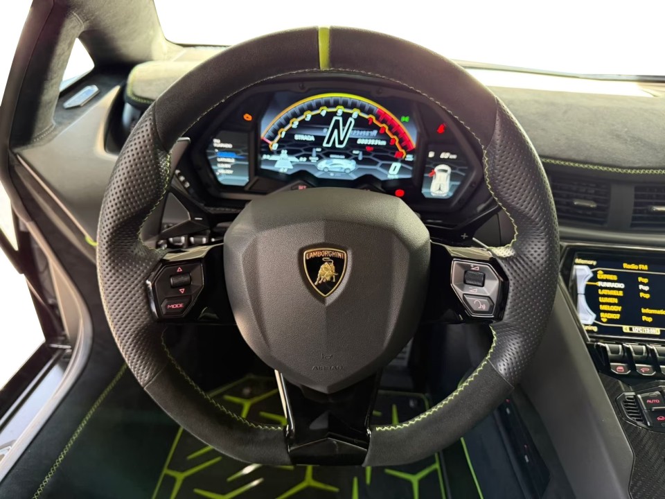 Lamborghini Aventador - foto 6