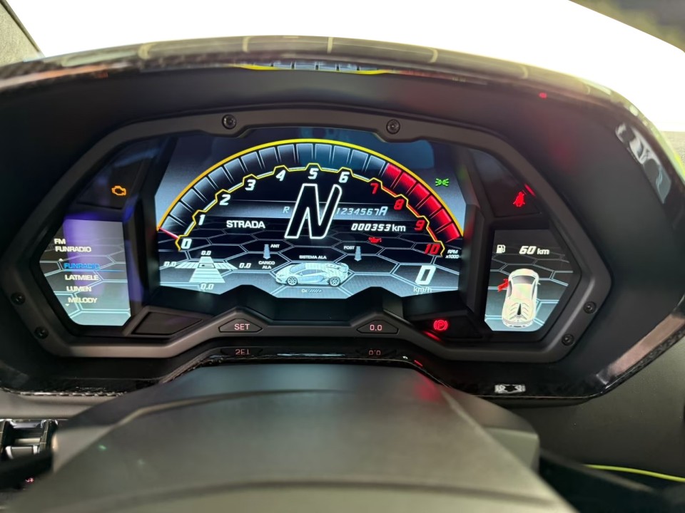 Lamborghini Aventador - foto 11