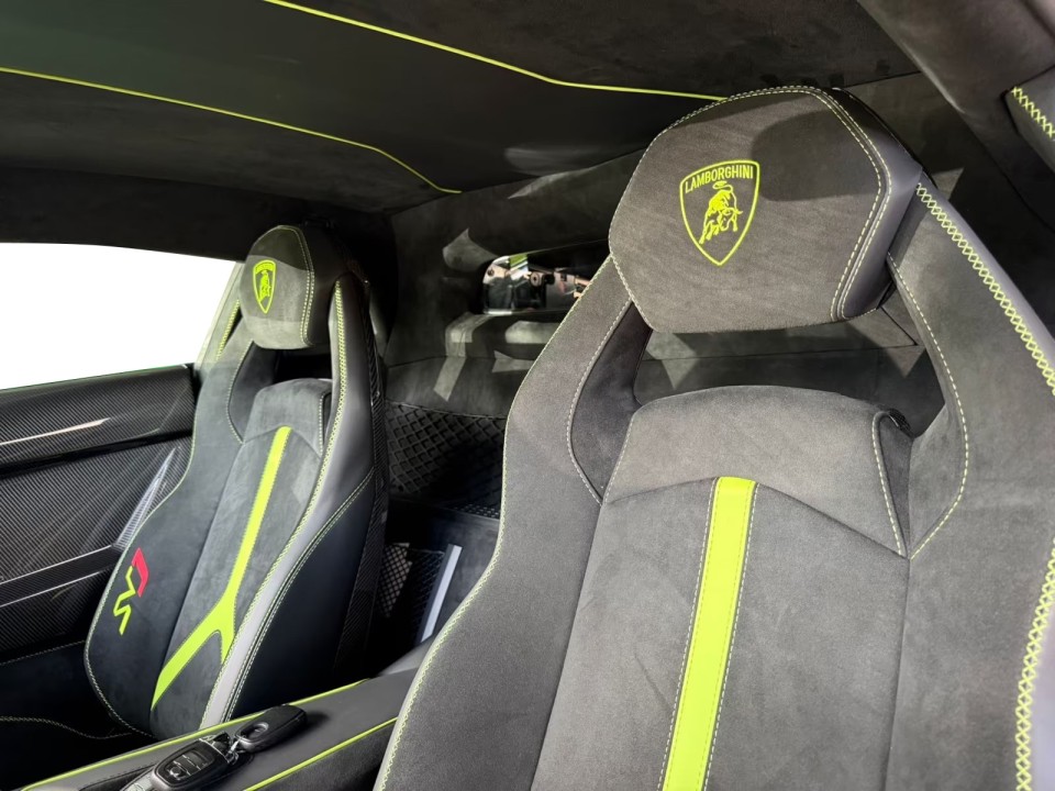 Lamborghini Aventador - foto 13