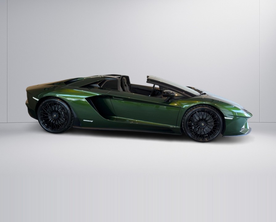 Lamborghini Aventador (2)