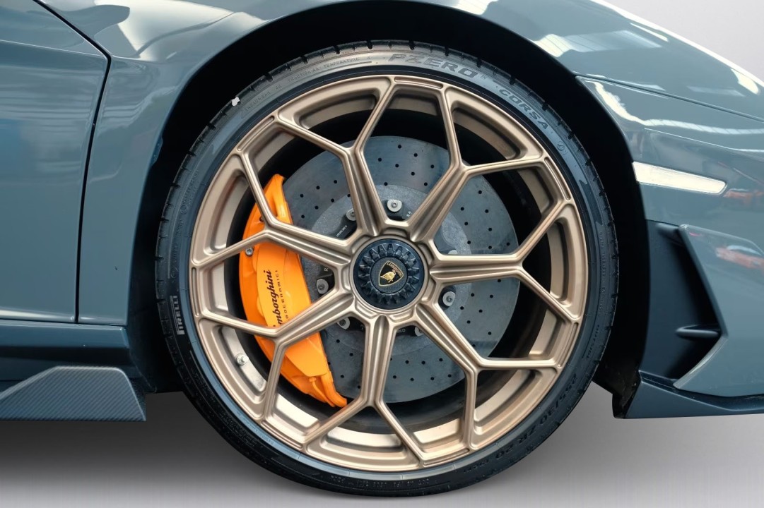 Lamborghini Aventador - foto 28