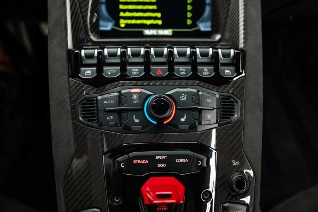 Lamborghini Aventador - foto 11