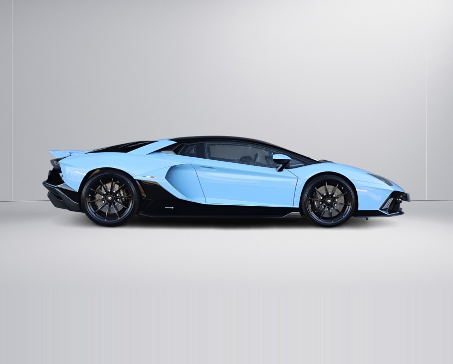 Lamborghini Aventador (2)