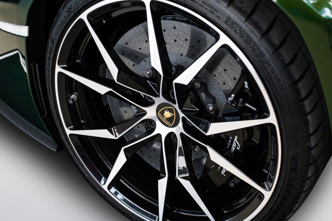 Lamborghini Aventador - foto 12