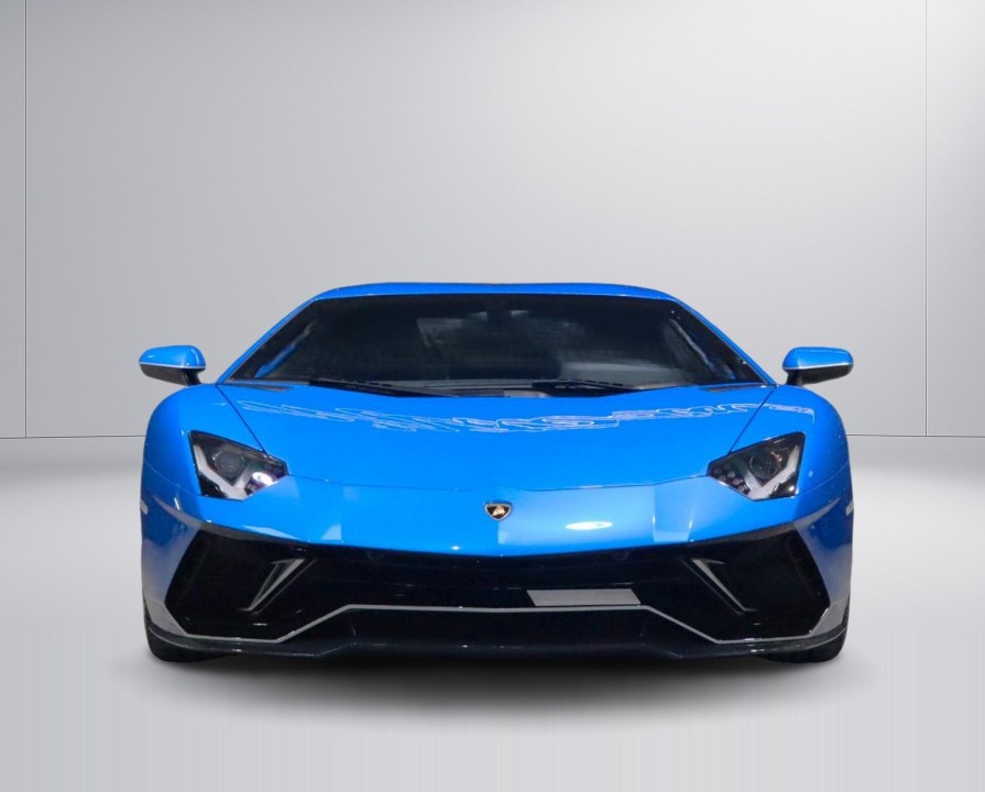 Lamborghini Aventador (2)