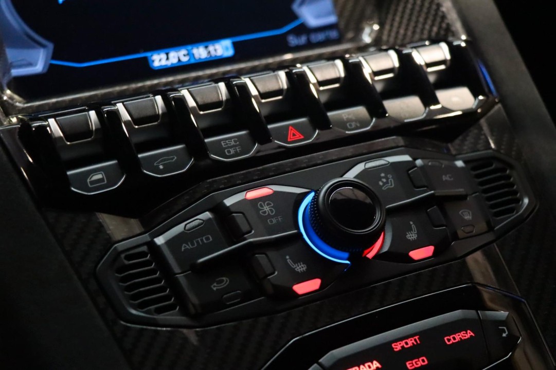 Lamborghini Aventador - foto 10