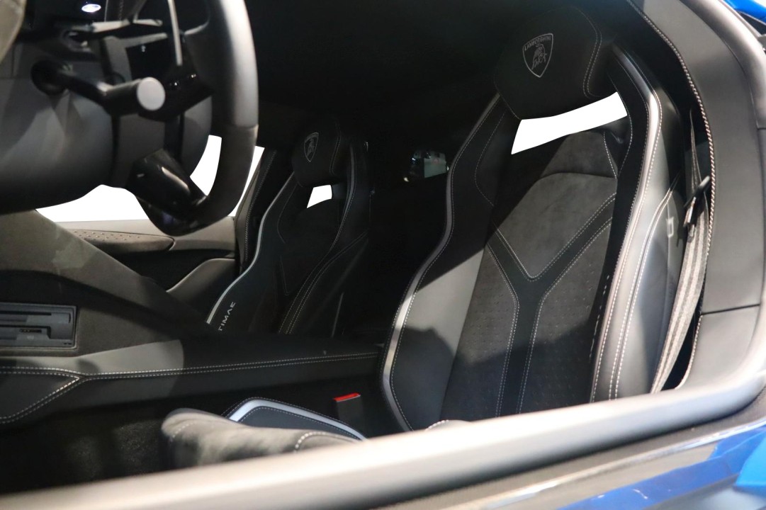 Lamborghini Aventador - foto 7