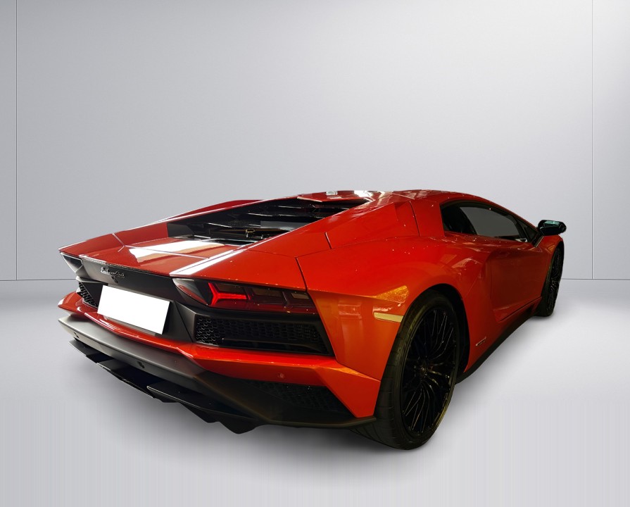 Lamborghini Aventador (2)