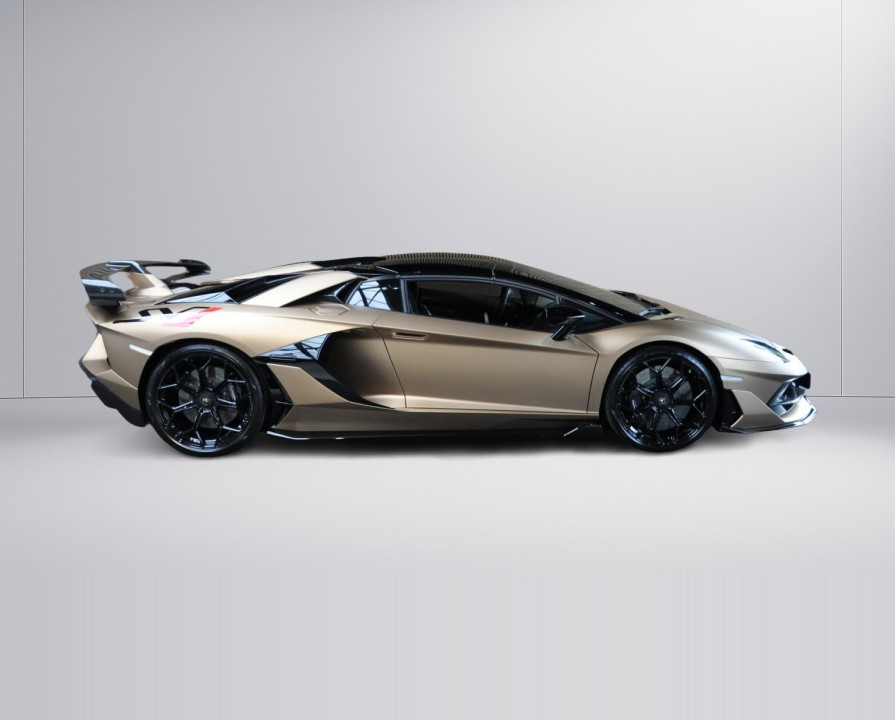 Lamborghini Aventador (2)