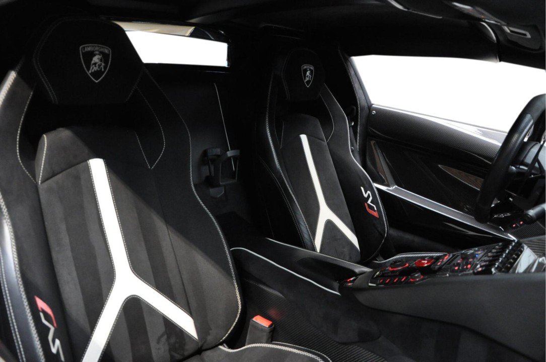 Lamborghini Aventador - foto 11