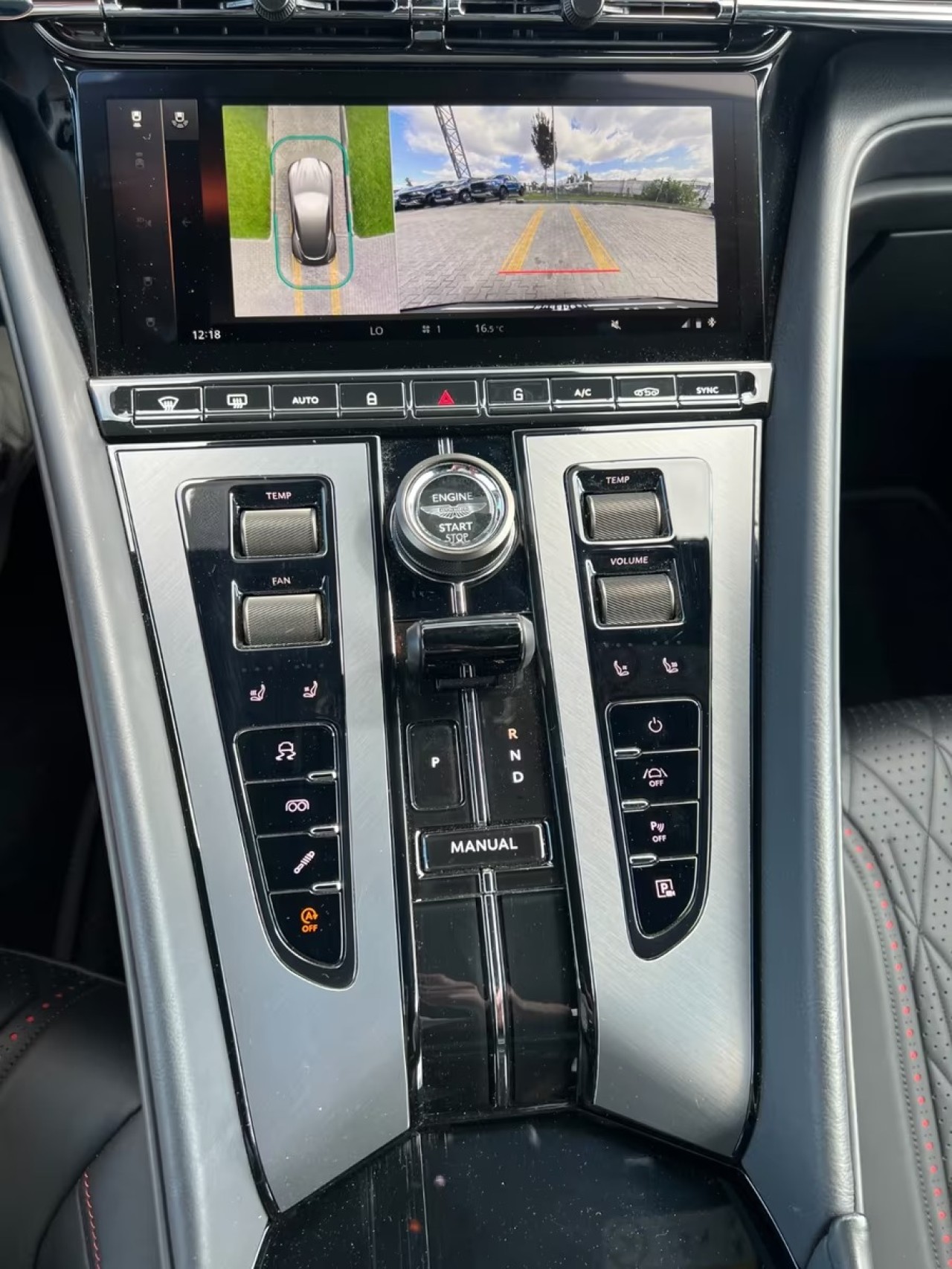 Aston Martin DB12 - foto 22