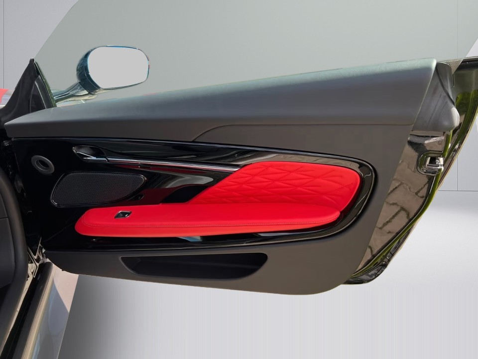 Aston Martin DB12 - foto 27