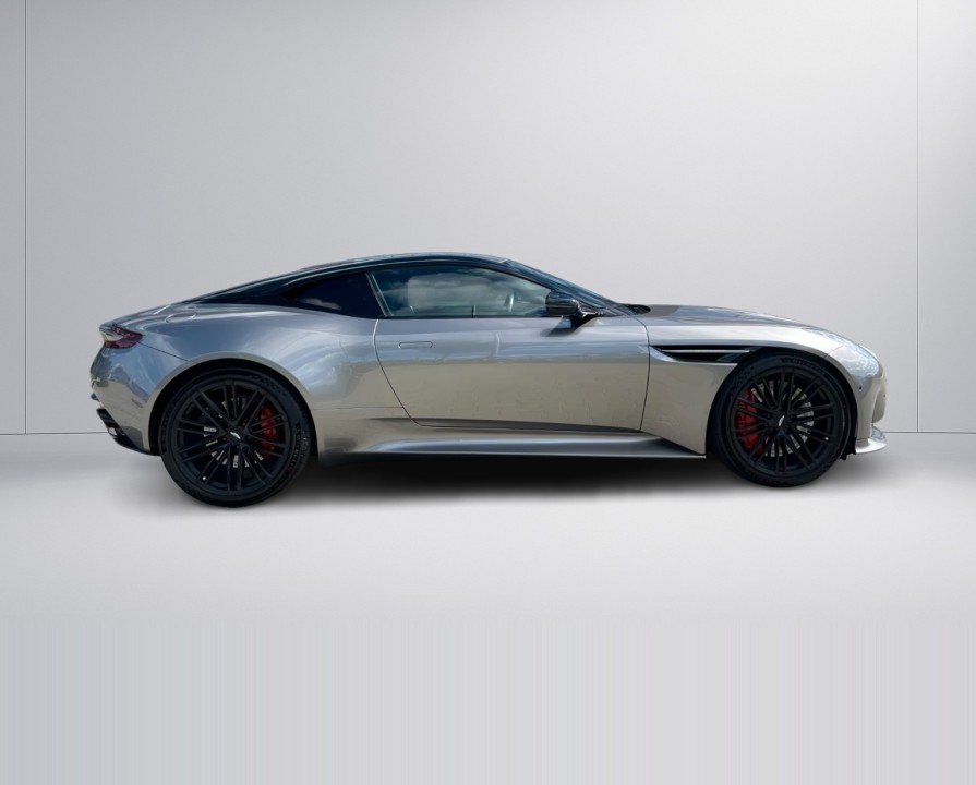 Aston Martin DB12 (3)