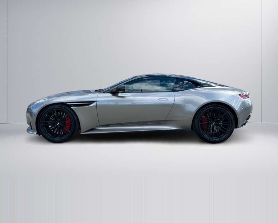 Aston Martin DB12 - foto 12