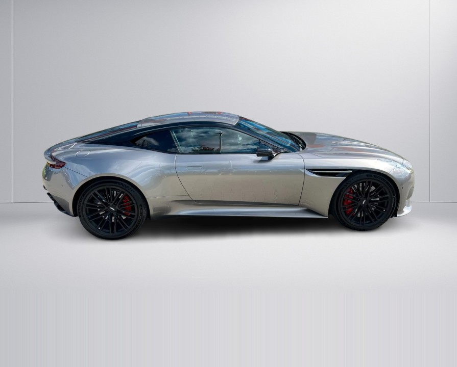 Aston Martin DB12 (4)