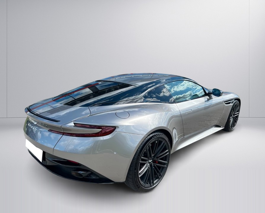 Aston Martin DB12 - foto 6