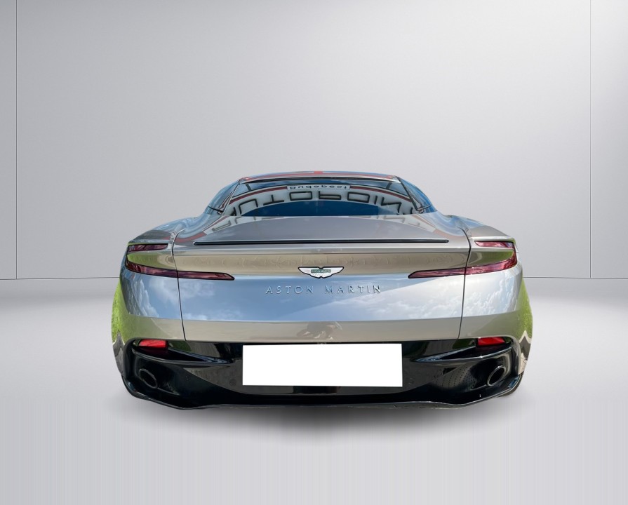 Aston Martin DB12 - foto 8
