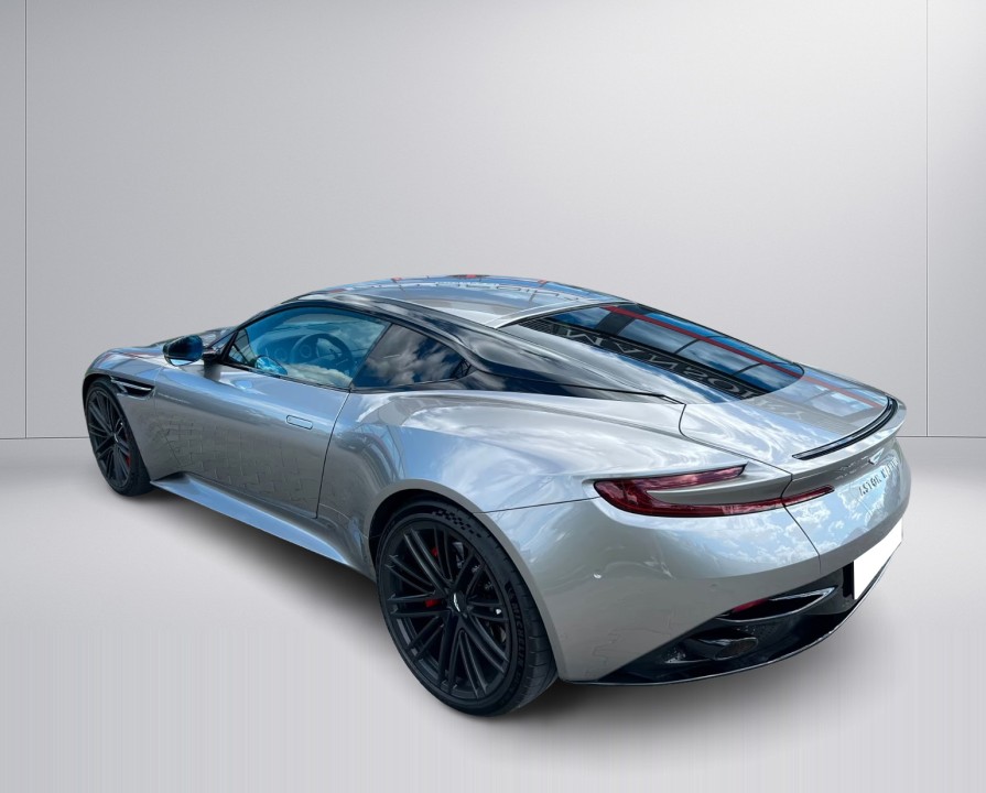 Aston Martin DB12 - foto 10