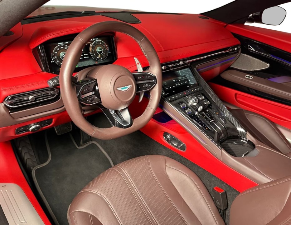 Aston Martin DB12 - foto 7