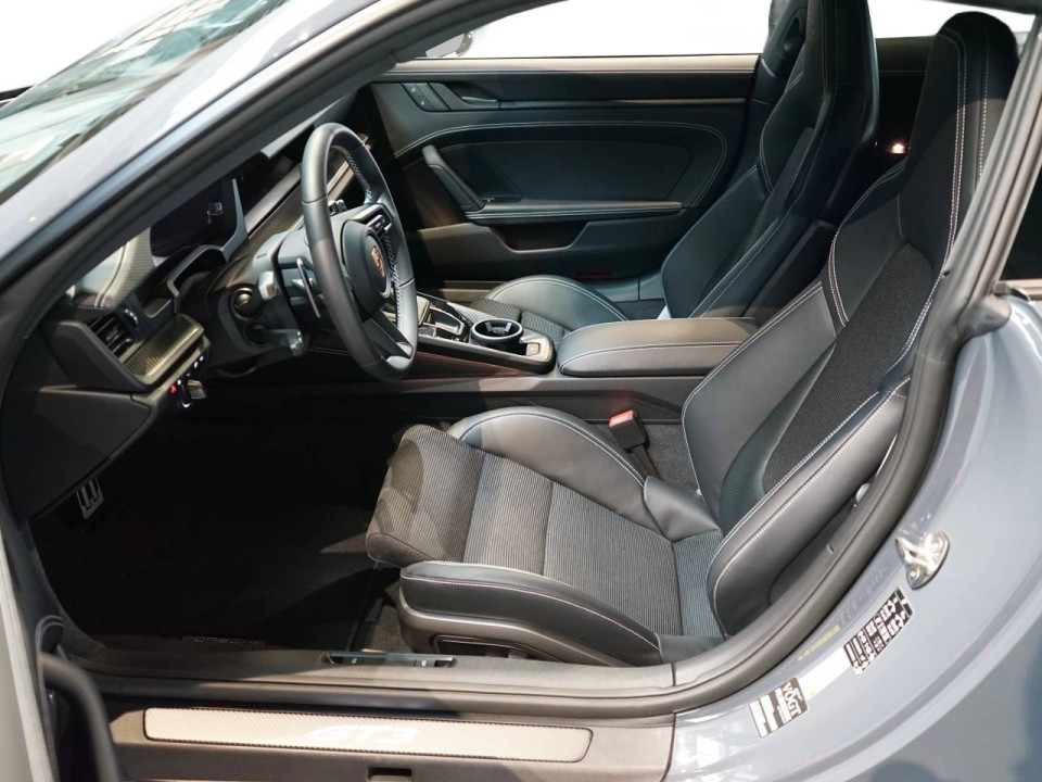 Porsche 911 GT3 Touring - foto 8