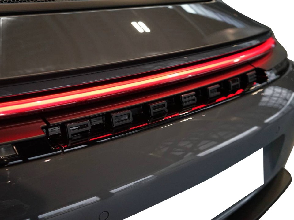 Porsche 911 GT3 Touring - foto 32