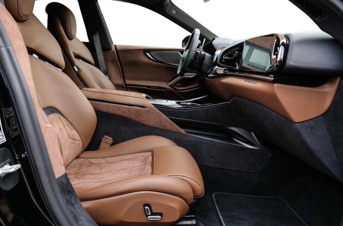 Ferrari Purosangue - foto 12