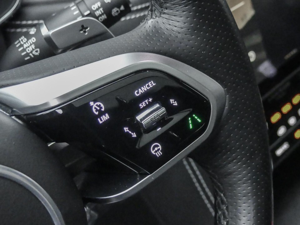 Jaguar F-Pace D200 R-Dynamic - foto 14