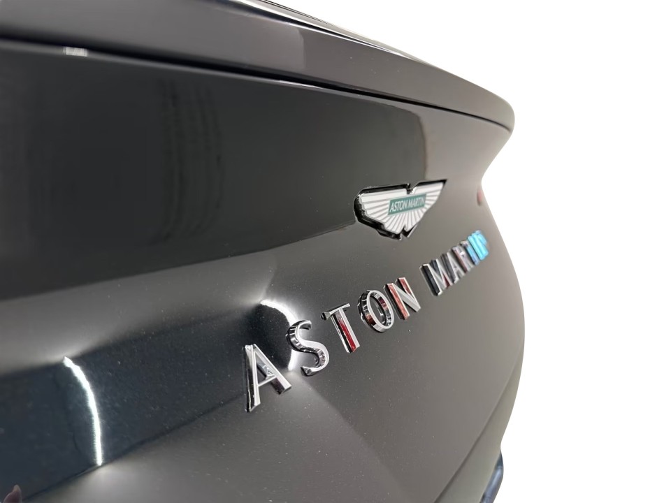 Aston Martin DB12 - foto 17