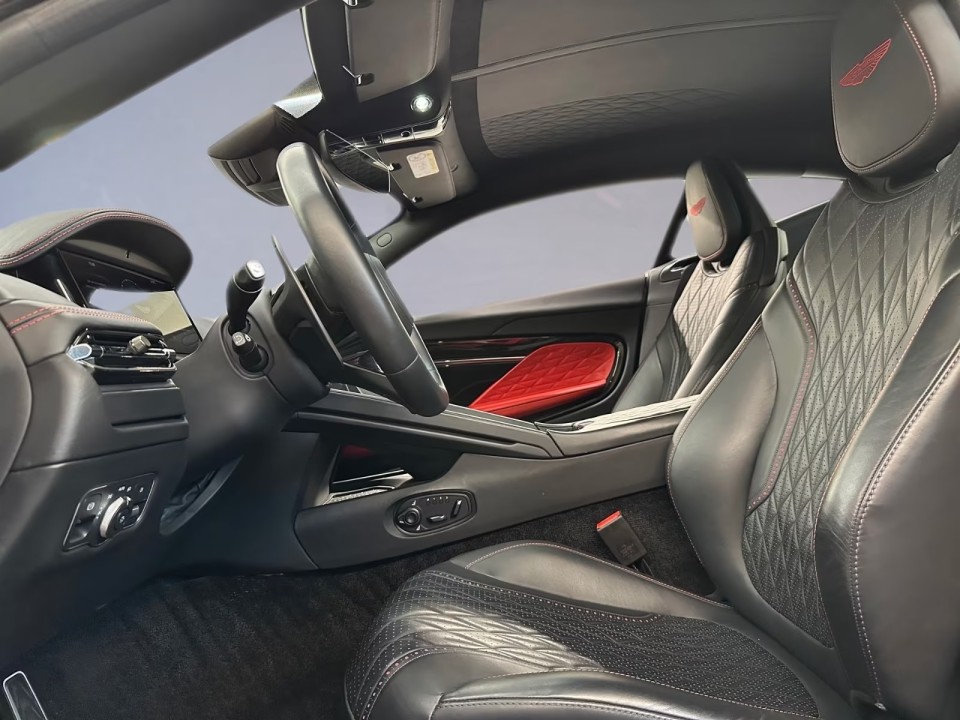 Aston Martin DB12 - foto 7