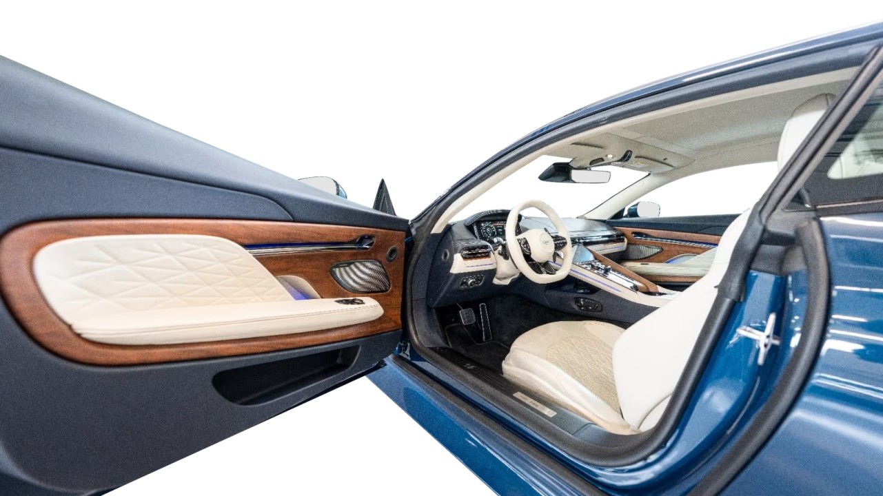 Aston Martin DB12 - foto 12