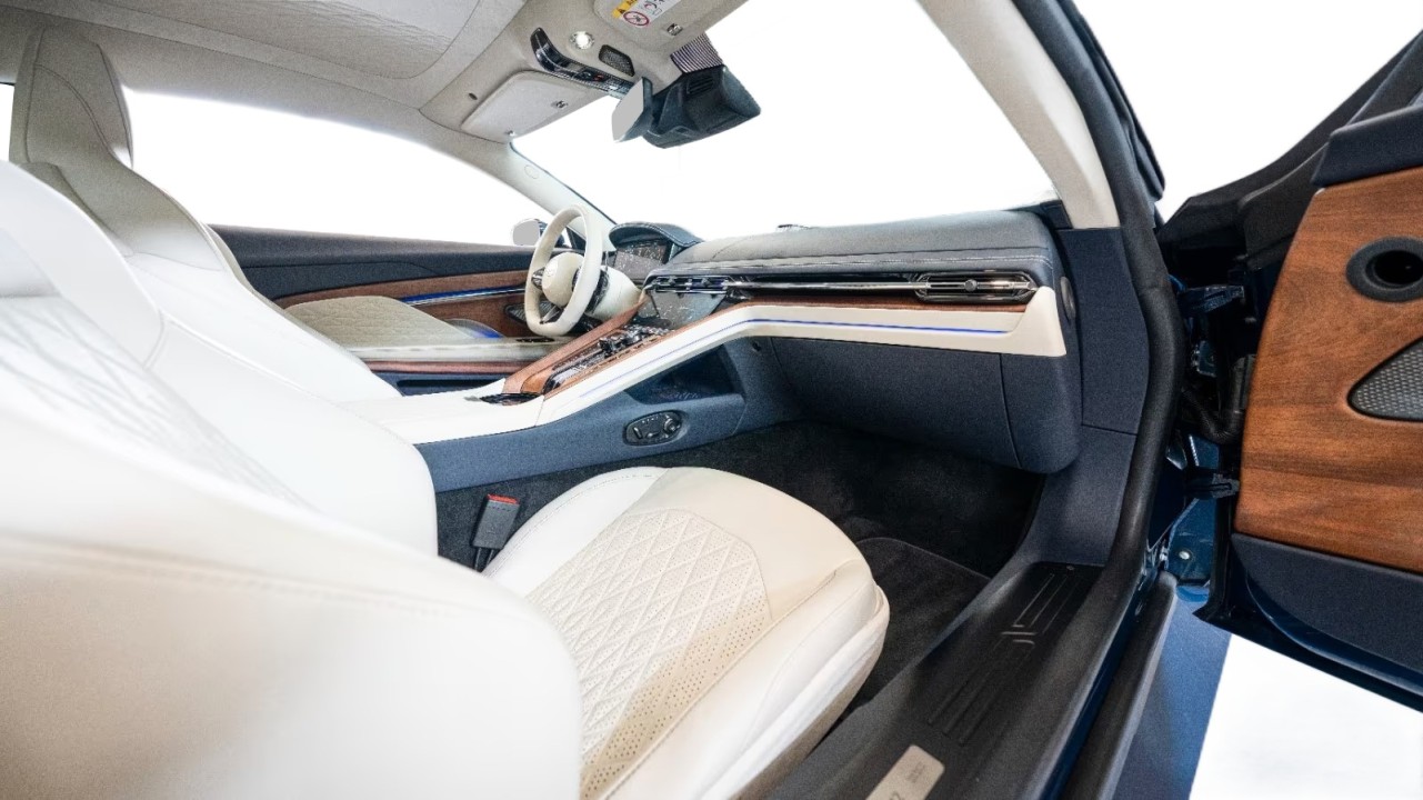 Aston Martin DB12 - foto 10