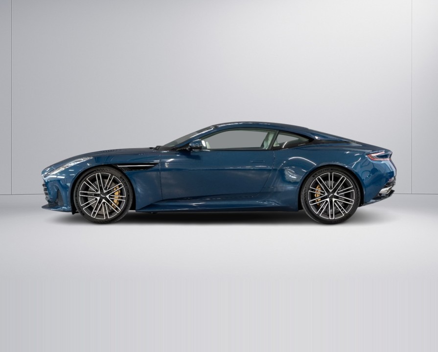 Aston Martin DB12 (5)