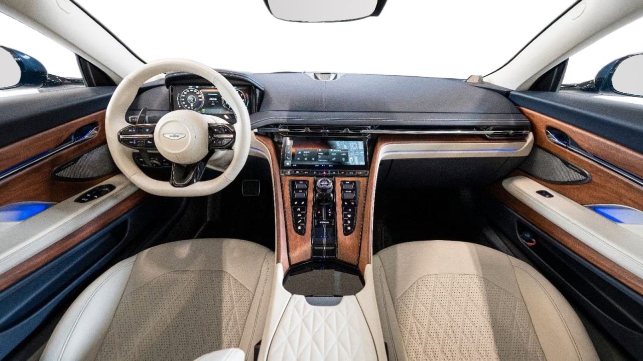 Aston Martin DB12 - foto 8