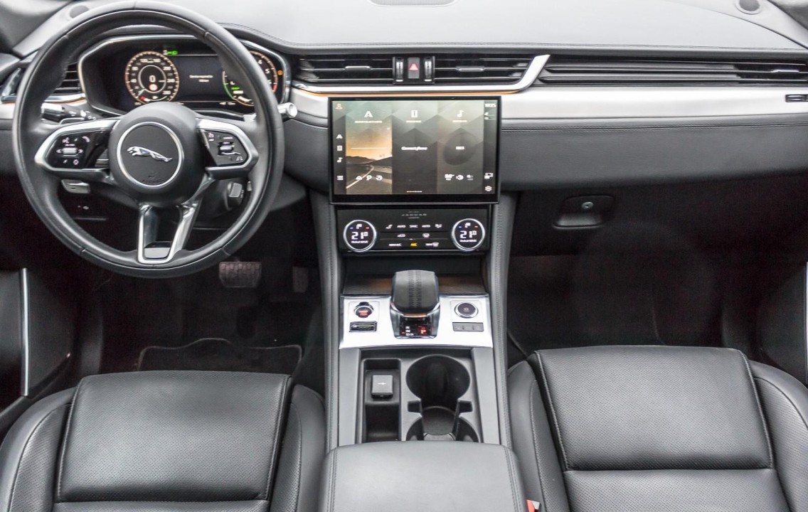 Jaguar F-Pace P400e - foto 14